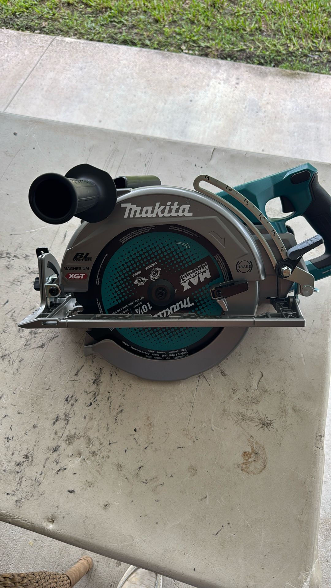 Makita 40 V Brushless .10.1/2 in Saw . Bare Tool Only