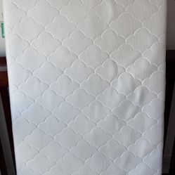 Newton Baby Breathable Crib Mattress - Barely Used *** WELL MAINTAINED*** ( crib not included)