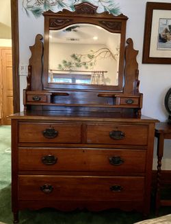 Beautiful Mahogany Antique Dresser with Mirror