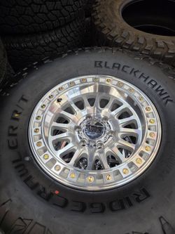 17" KMC w/ 37x12.50R17 Tires