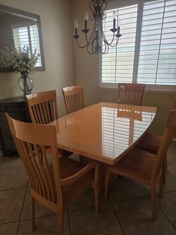 Light Wood Dining Table Set $200
