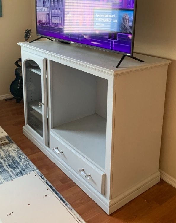 Entertainment center