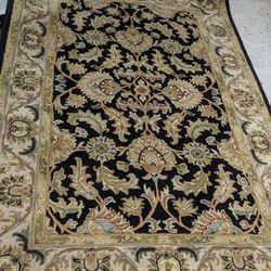 9'6"× 13'6" Very Good Condition Rug
