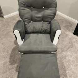 Nursery glider And Ottoman 