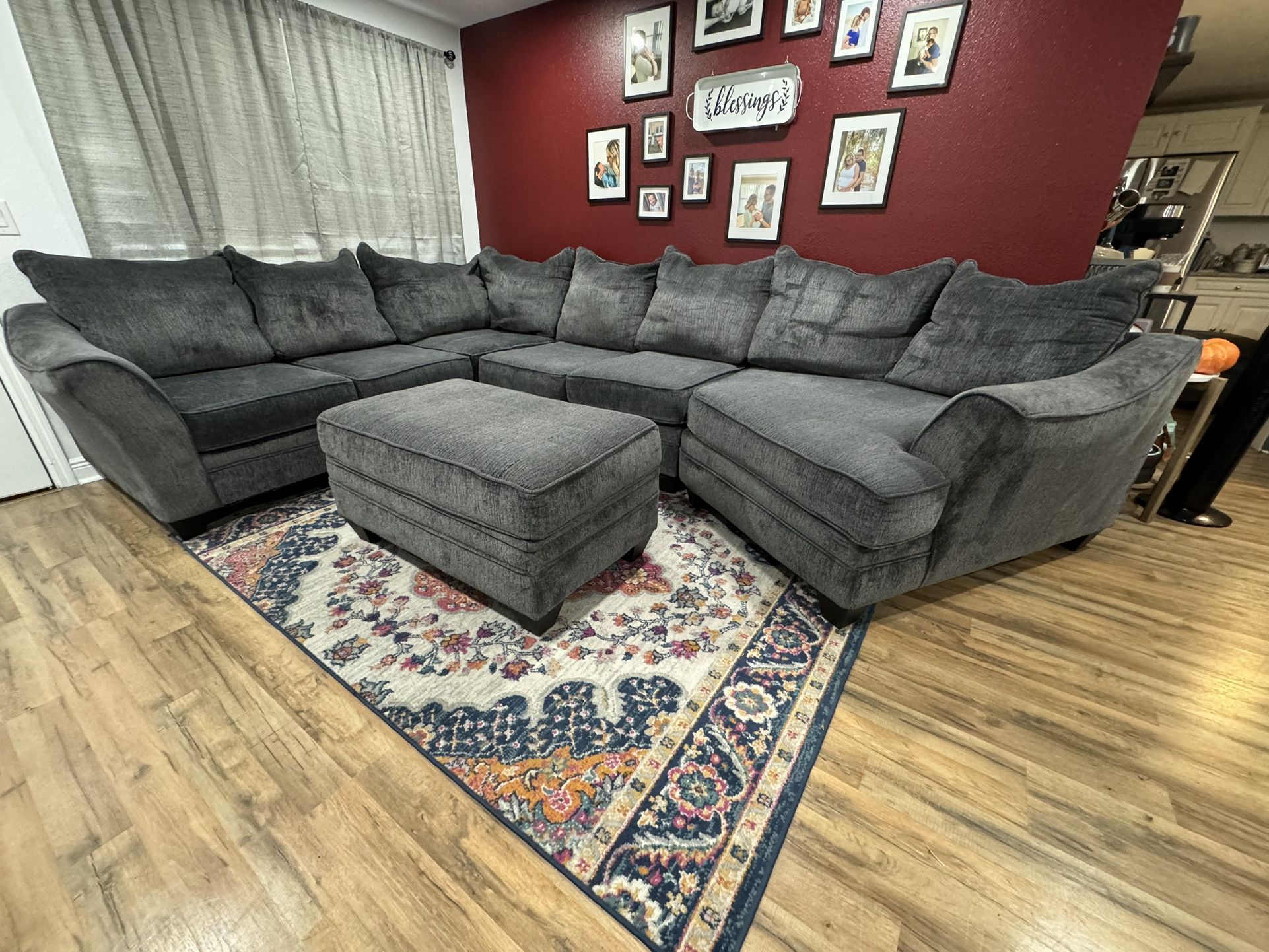 Rooms To Go - Gray 3 Piece Cuddler Sectional - Free Delivery