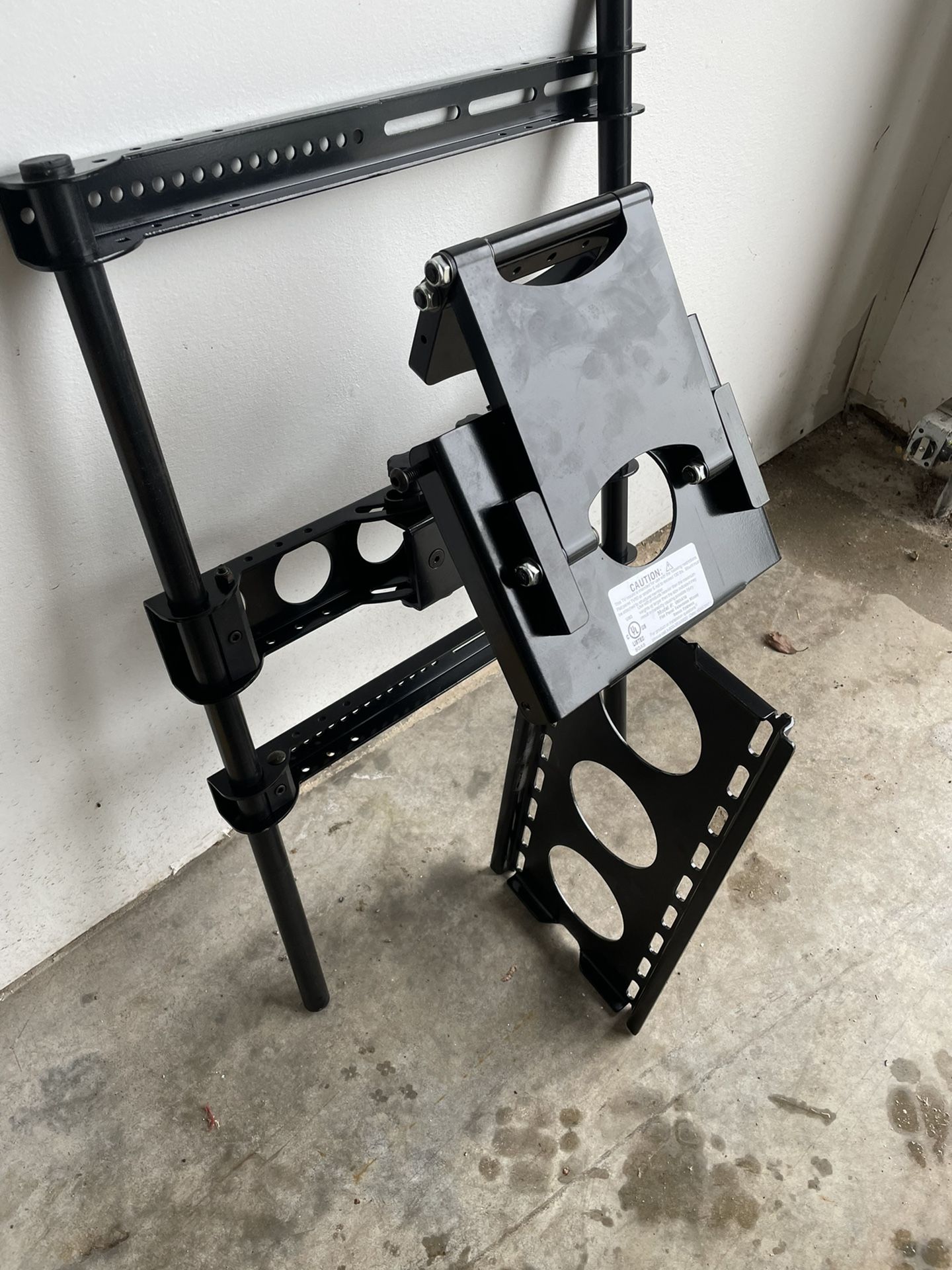 Flatscreen TV wall mount