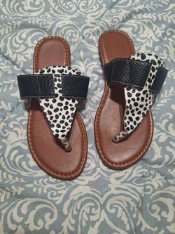 Sandals  size  6.    5 dollars