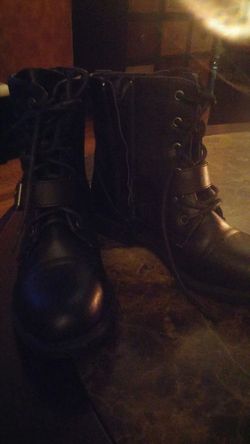 Girls sz 2 Sharp boot...Never worn