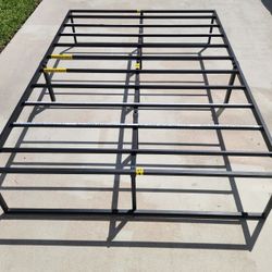 Platform Bed Frame/Mattress Foundation - 14 Inch - Zinus Lorelei