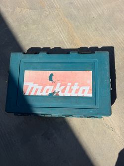 Makita Combination Hammer w/ Bits Included