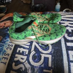 Brooks Athletic Shoes 