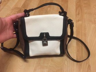 CHAPS (LIKE NEW!) crossbody purse