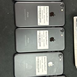 iPhone 7 32GB unlocked A bundle of 5 is sold at a low price.