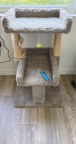 Frisco 32-in Real Carpet Solid Wood Cat Tree with Toy, Gray