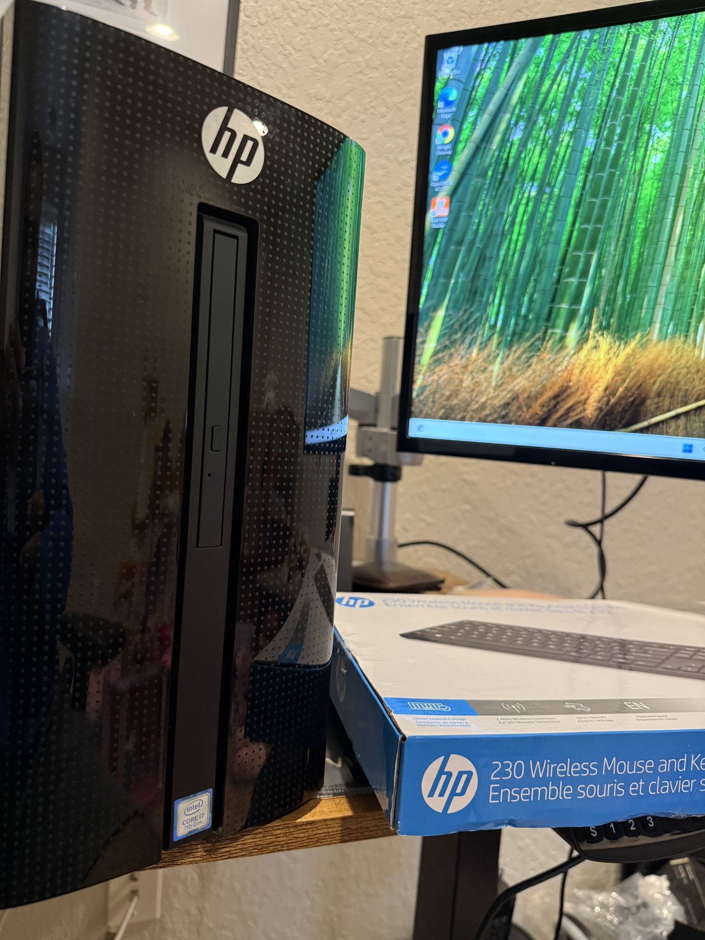 HP Computer Bundle. i7 Processor. Windows 11