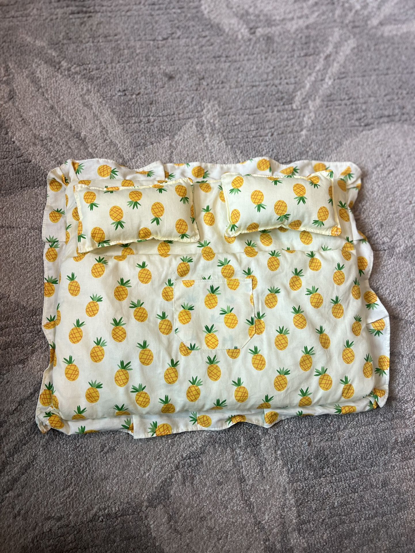 Labubu Double Sleeping Bag + 2 Pillows (Pineapple)