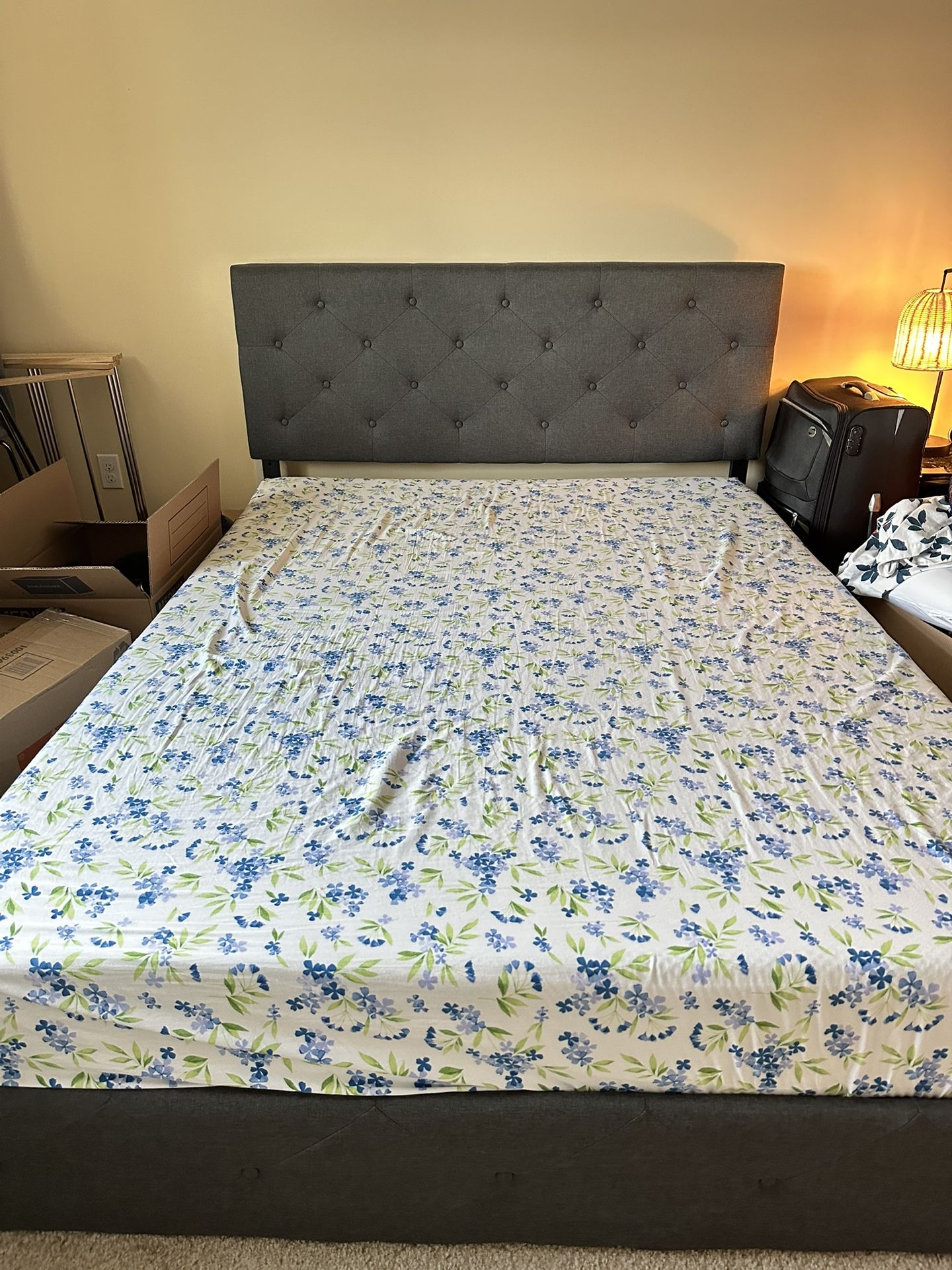 Queen bed Hardly Used
