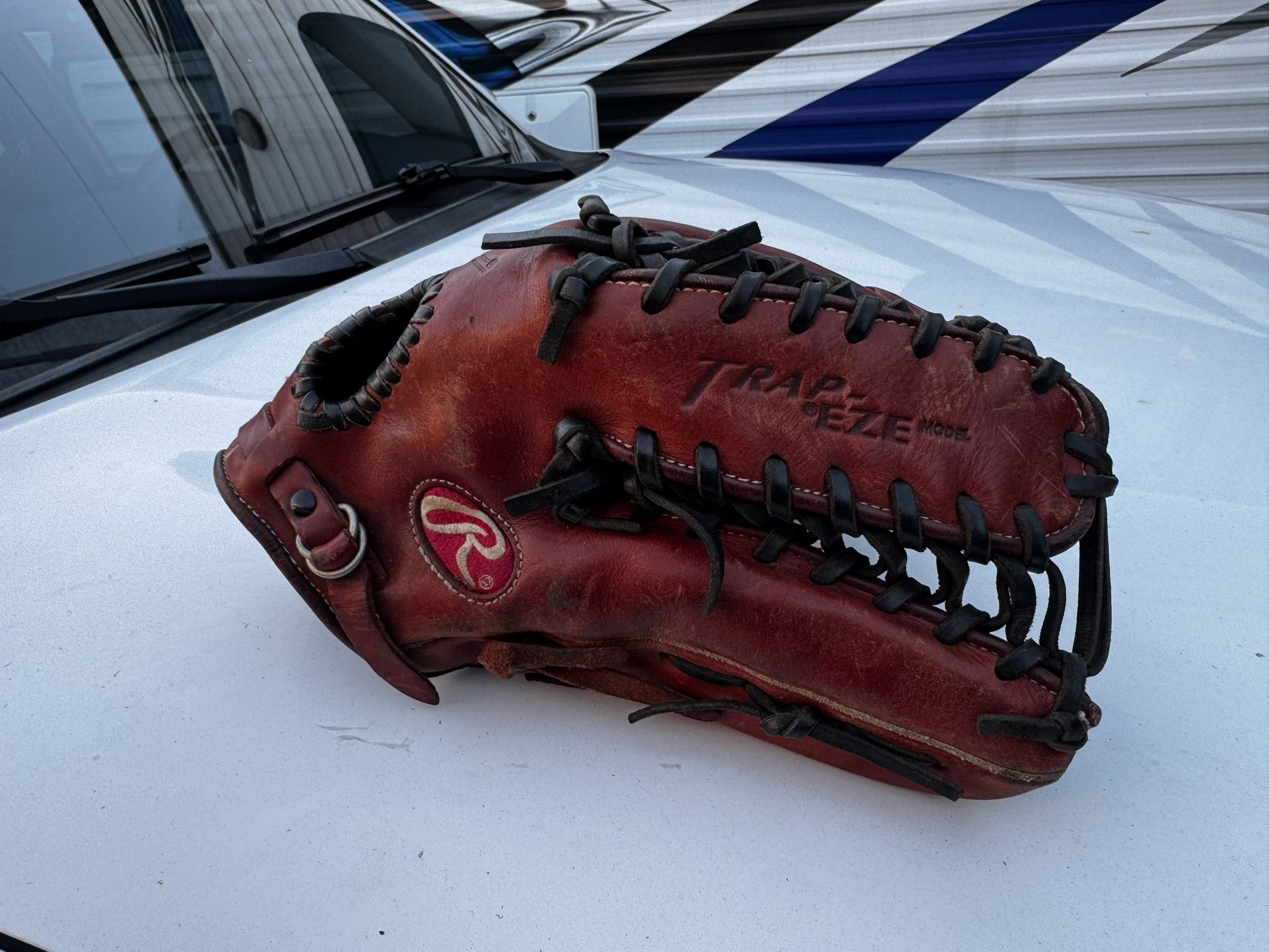 Rawlings Heart Of The Hide Trap-EZE 12.75 Glove (Model-PRO601P) $200 OBO