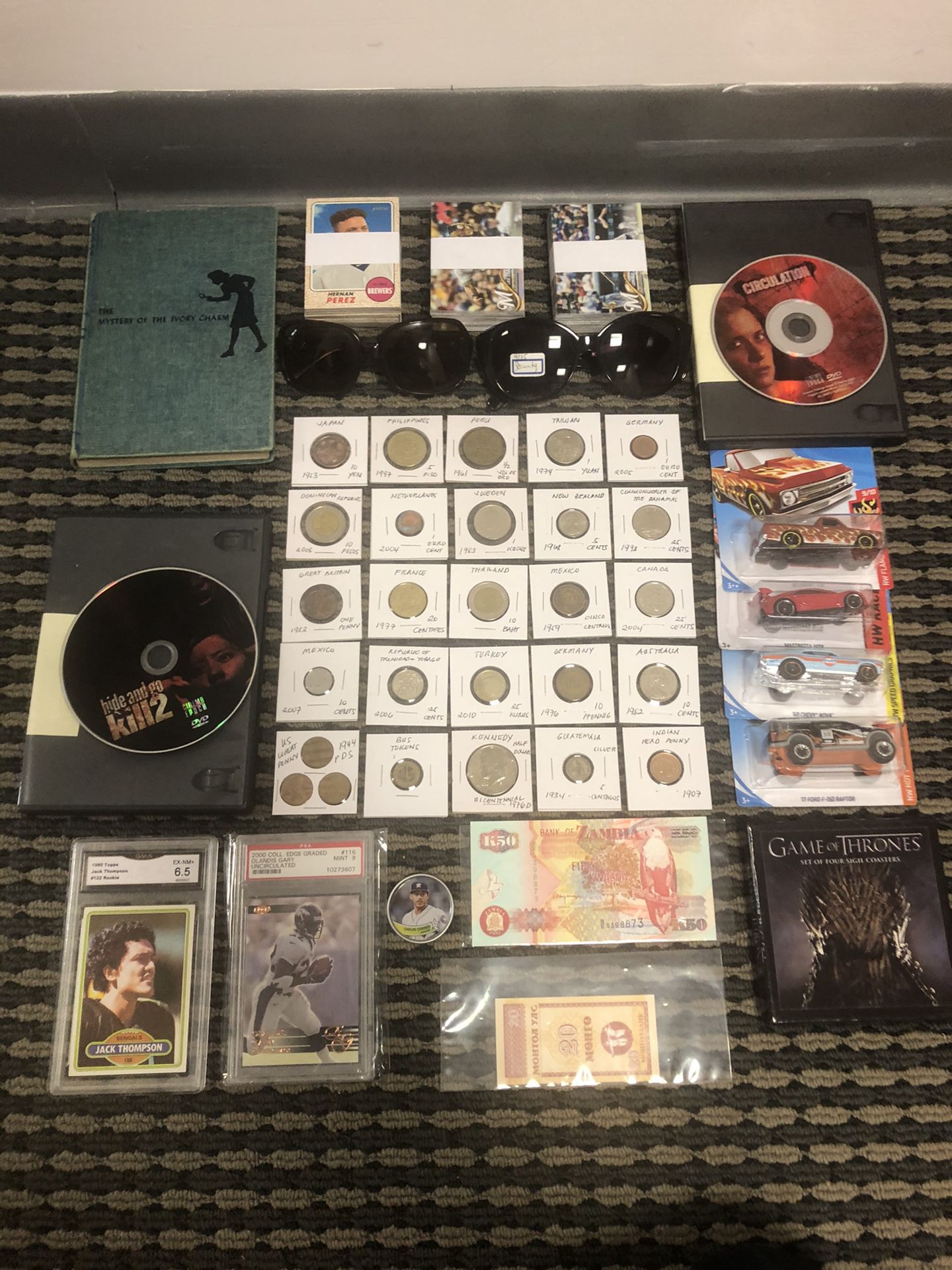 COLLECTIBLES LOT # 26