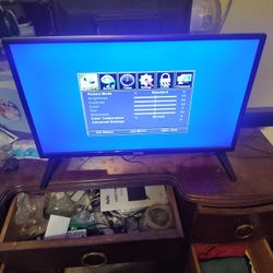 25 Inch TV with Remote And Soundbar