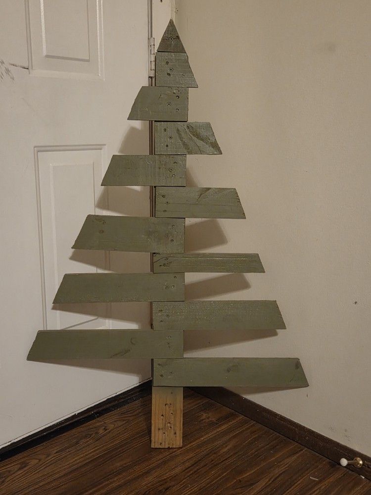 Pallet Wood Christmas Tree