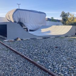 Mini Skate Ramp / Half Pipe