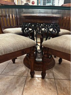 Dining round table with 6 chairs