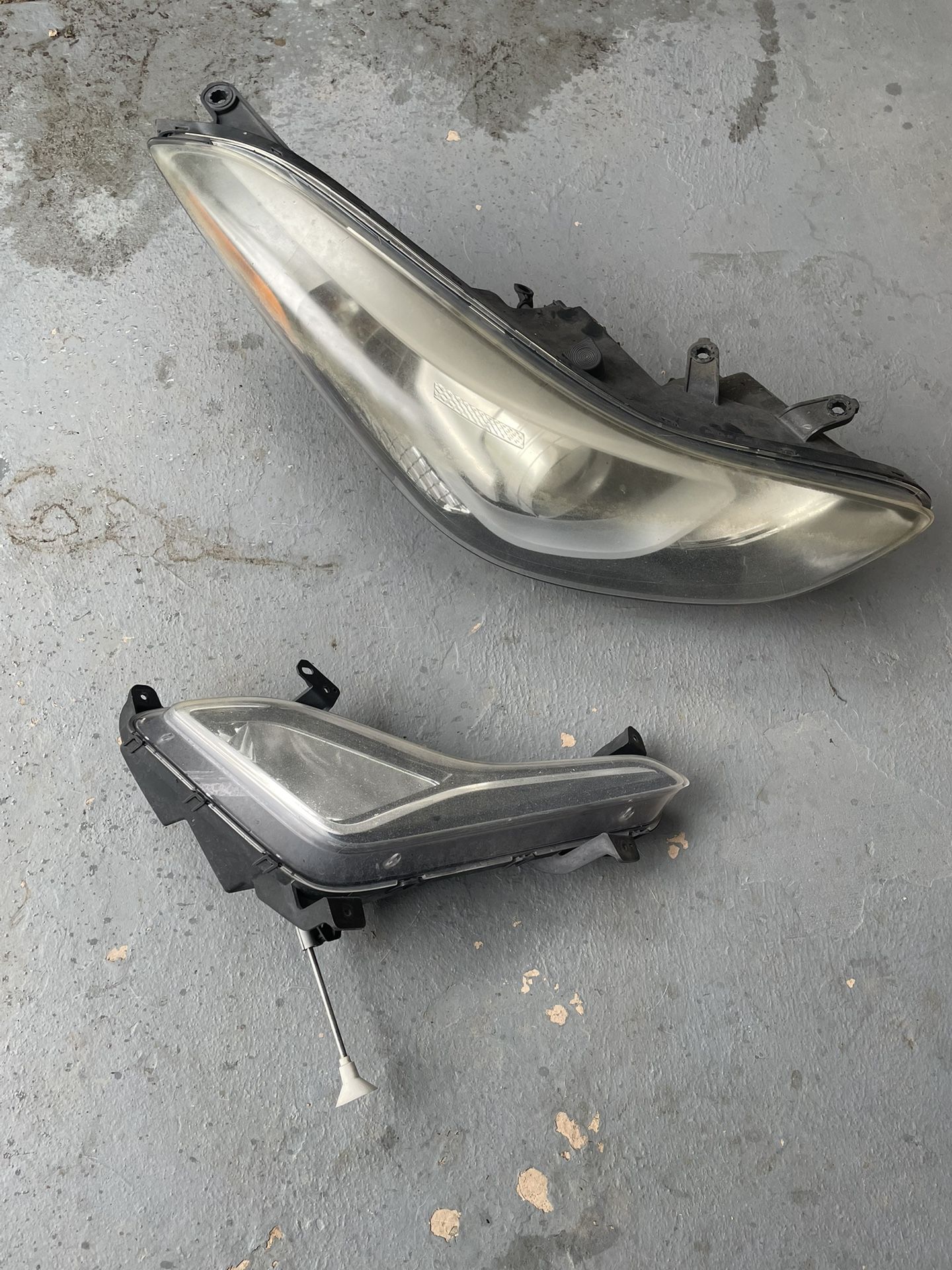 2014 Hyundai Elantra OEM Headlight , Fog light