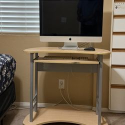 Apple Mac Computer With Table