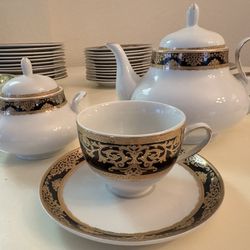 Pegasus Black & Gold Baroque Porcelain Dining Set – Service for 12 – Pristine