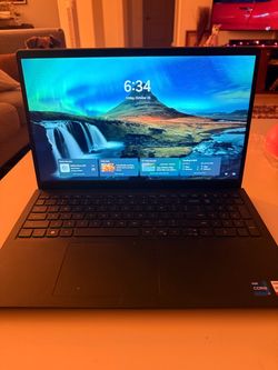 Dell Inspiron 15 3520 Laptop