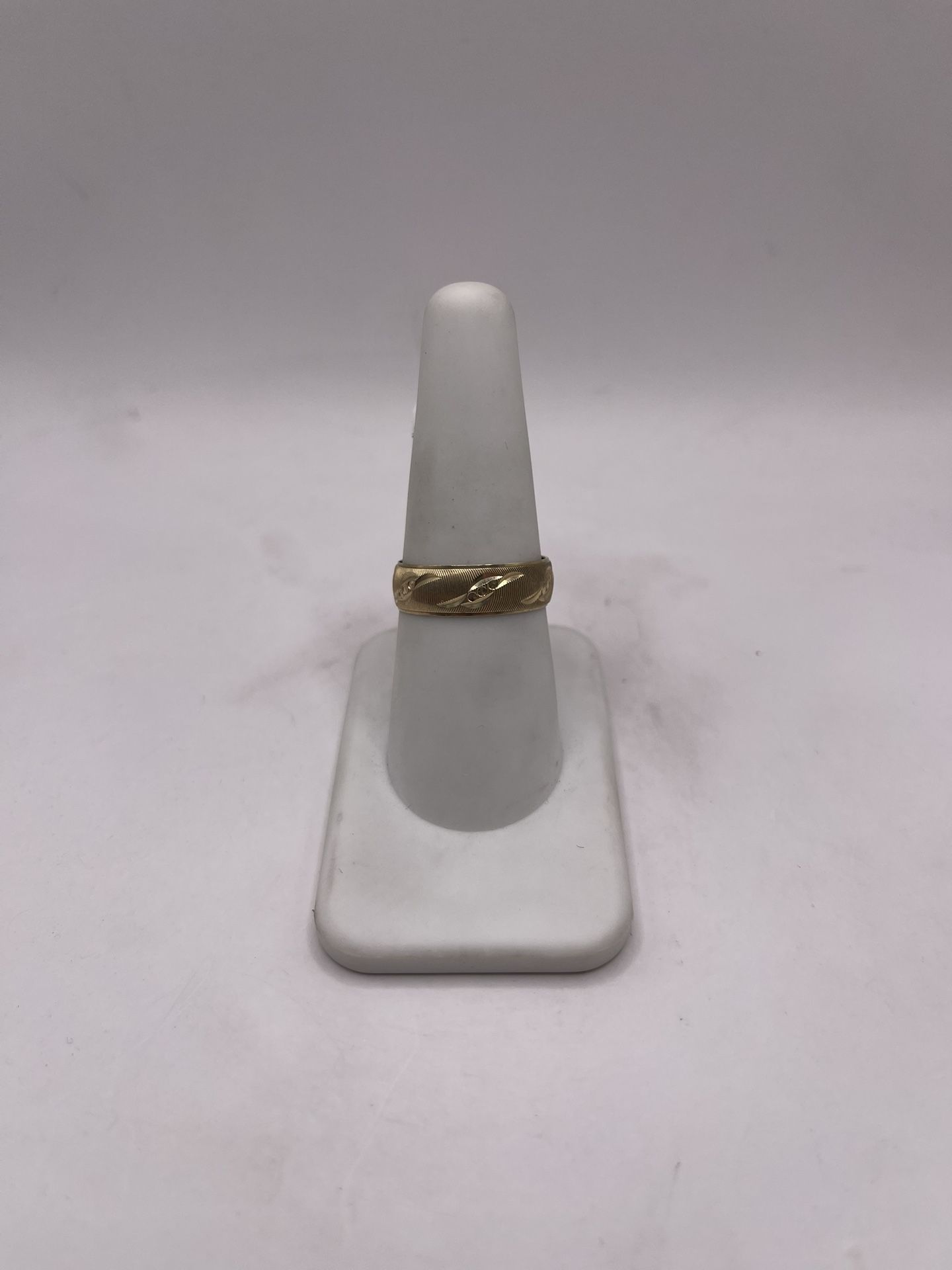 10kt Gold Engagement Style Band w/ Dia Cut Design
