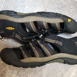 Keen Newport H2 Waterproof Sandles Size: Youth 5 