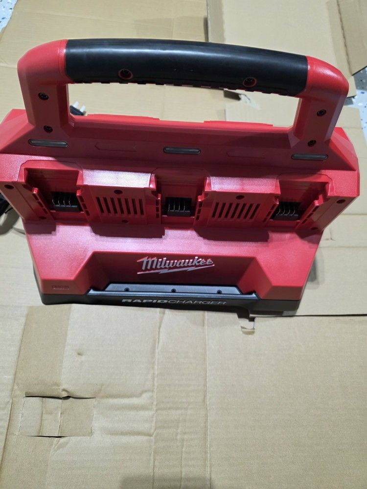 Milwaukee M18 Packout Six Bay Rapid Charger