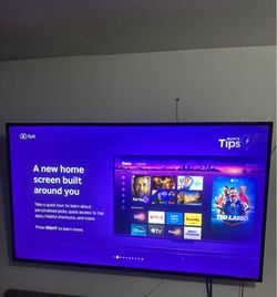 65 inch Roku smart  Tv / Wall mount included