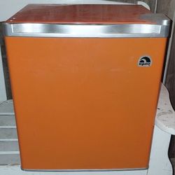 IGLOO Vintage Mini fridge