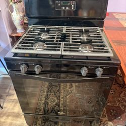 Gas Stove In Great Condition 