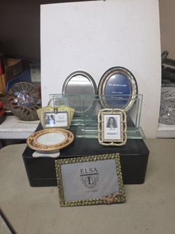 8 art frames.
