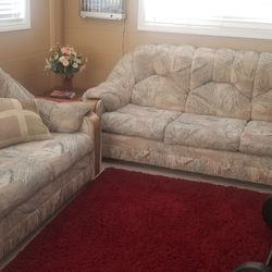 2 SOFAS HARDLY USED (ONLY OWNER)