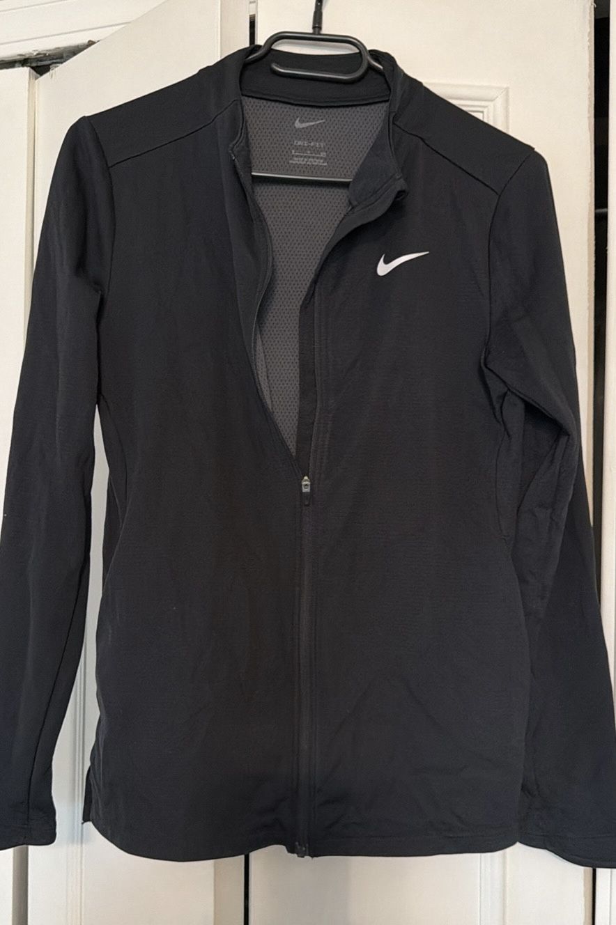 💥LIKE NEW💥 Women’s dri-fit Nike jacket