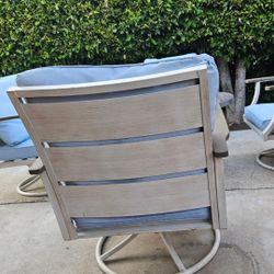 5 Pc Patio Set/4 Swivel Chairs,and Coffee Table/outdoor Furniture/Cash Only 