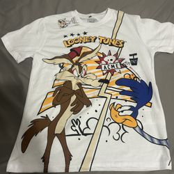 Brand New Looney Tunes Wile E. Coyote & Road Runner Graphic Tee – Retro Cartoon Vibes!
