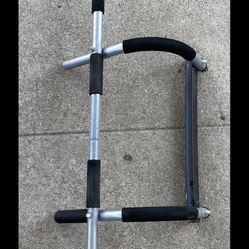 DOORWAY Pull Up /SIT UP BAR GYMAX MULTGRIP .  FIRM PRICE. in eagle rock 