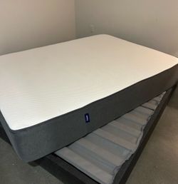 Casper Queen size mattress and foundation in excellent condition!