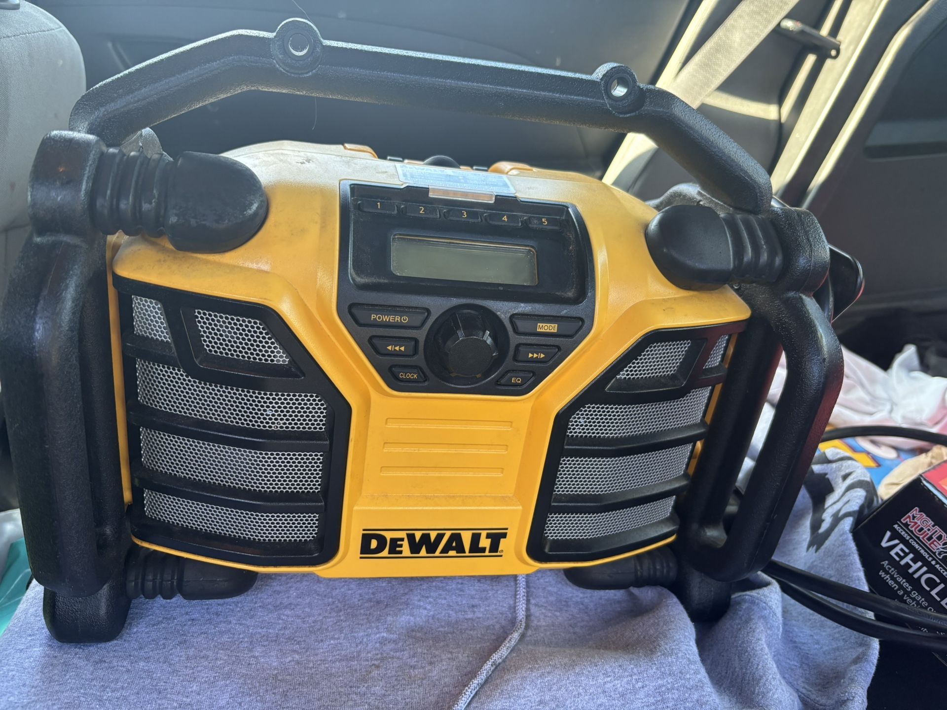 Dewault Speaker And Battery