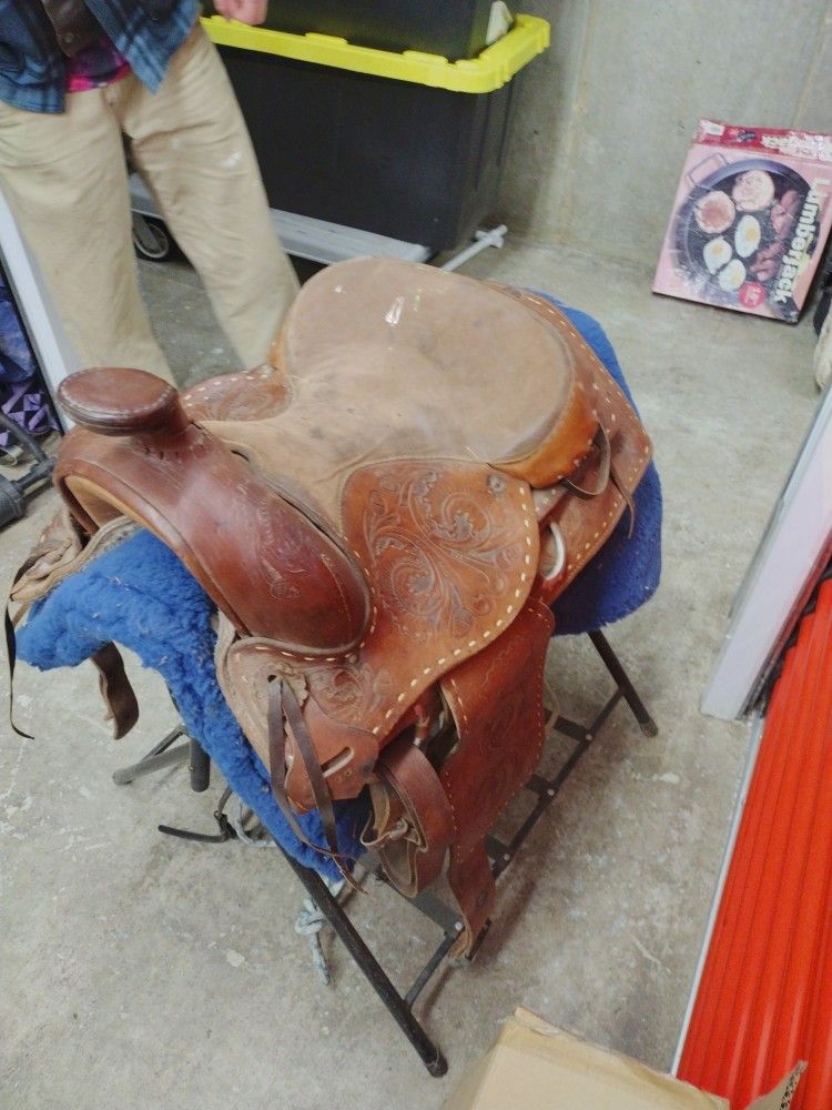 Saddle 