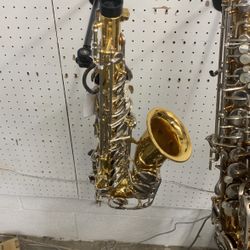 GREAT CONDITION YAMAHA SAXAPHONE