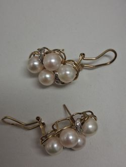 Pearl Cluster Drop Earrings Gold Tone