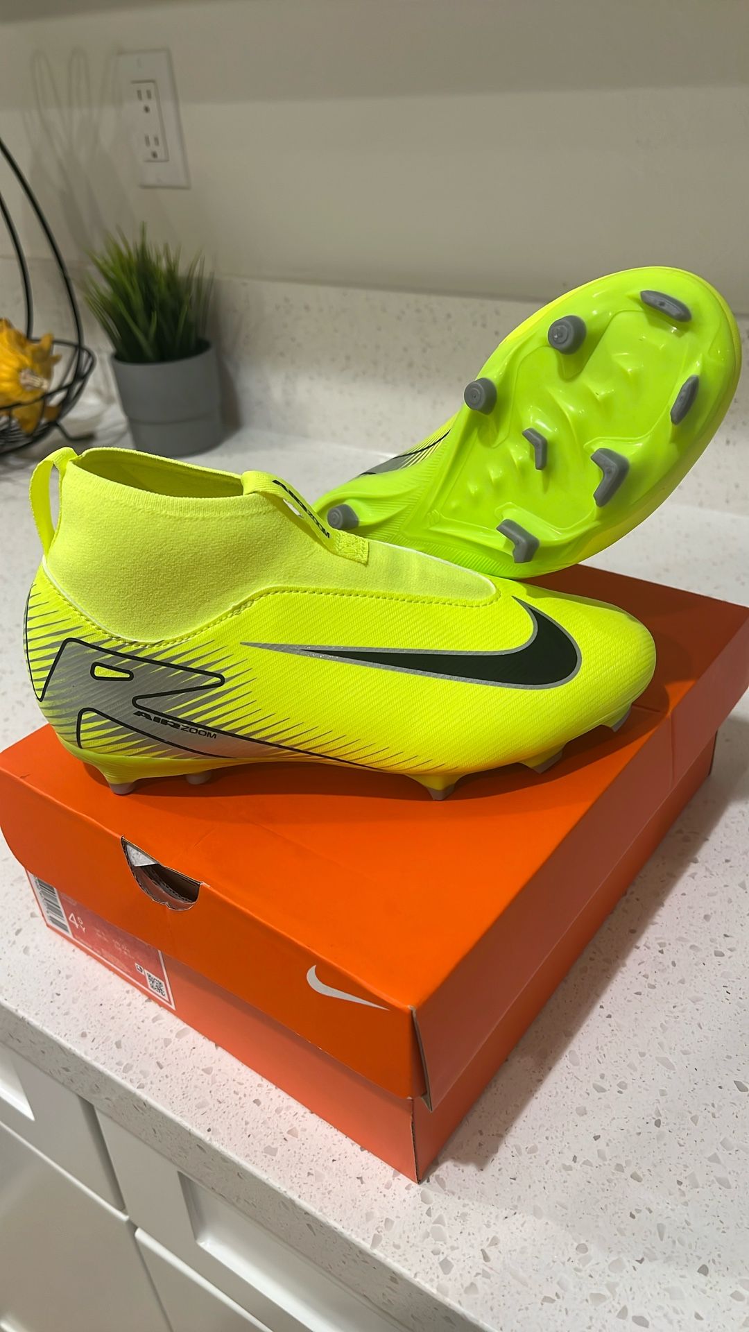 Soccer Shoes For Kids JR ZOOM SUPERFLY NIKE