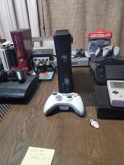 Xbox 360 S Console Model 1439 With Oem Controller 